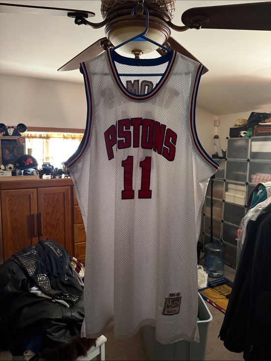 Mitchell & Ness Other - Mitchell & Ness Detroit Pistons White Red #11 Mesh Jersey